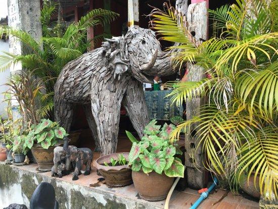 Lucky Elephant Restaurant